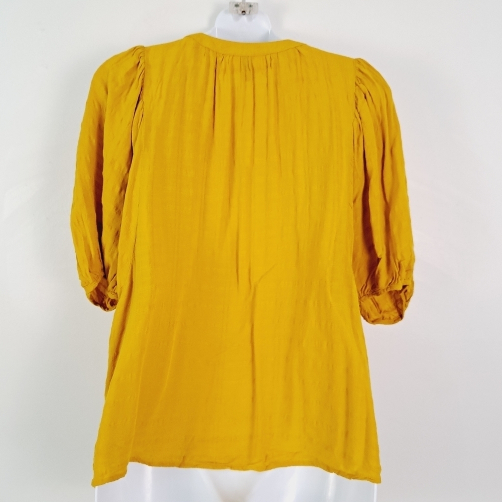 Universal Thread Comet Gold 100% Rayon Basic Flowy Blouse - Picture 2 of 9